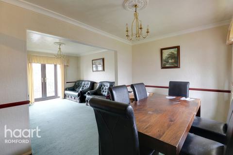 70 Essex Road, Romford, RM7 8AX