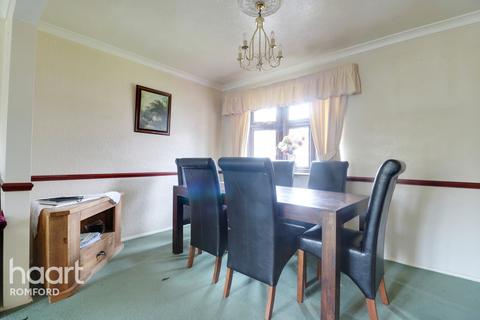 70 Essex Road, Romford, RM7 8AX