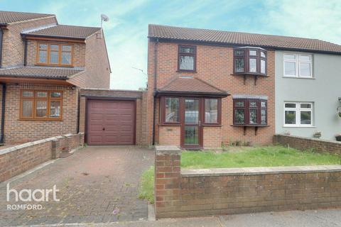 70 Essex Road, Romford, RM7 8AX