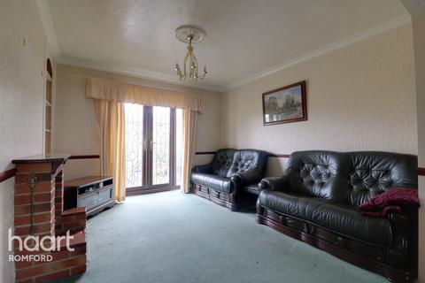 70 Essex Road, Romford, RM7 8AX