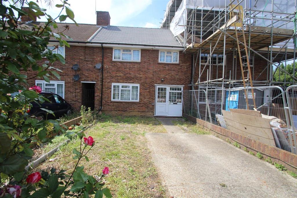 Hatton Road, Bedfont 3 bed terraced house £1,550 pcm (£358 pw)