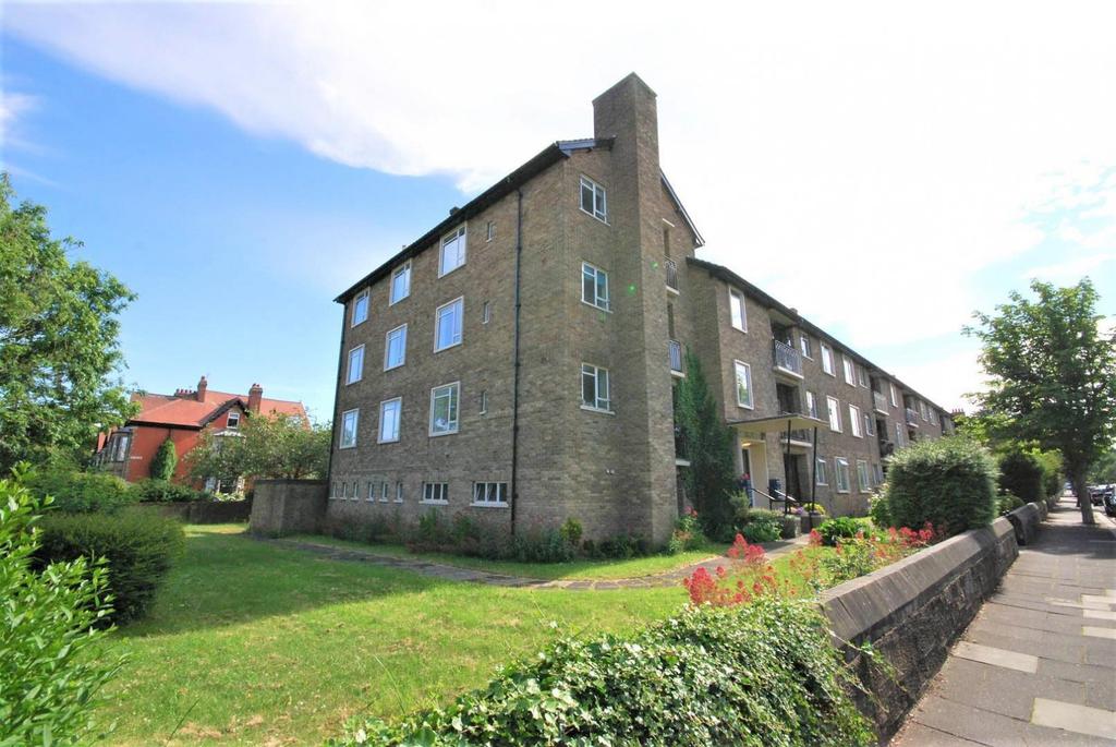 Graham Park Road, Gosforth 2 bed apartment £950 pcm (£219 pw)