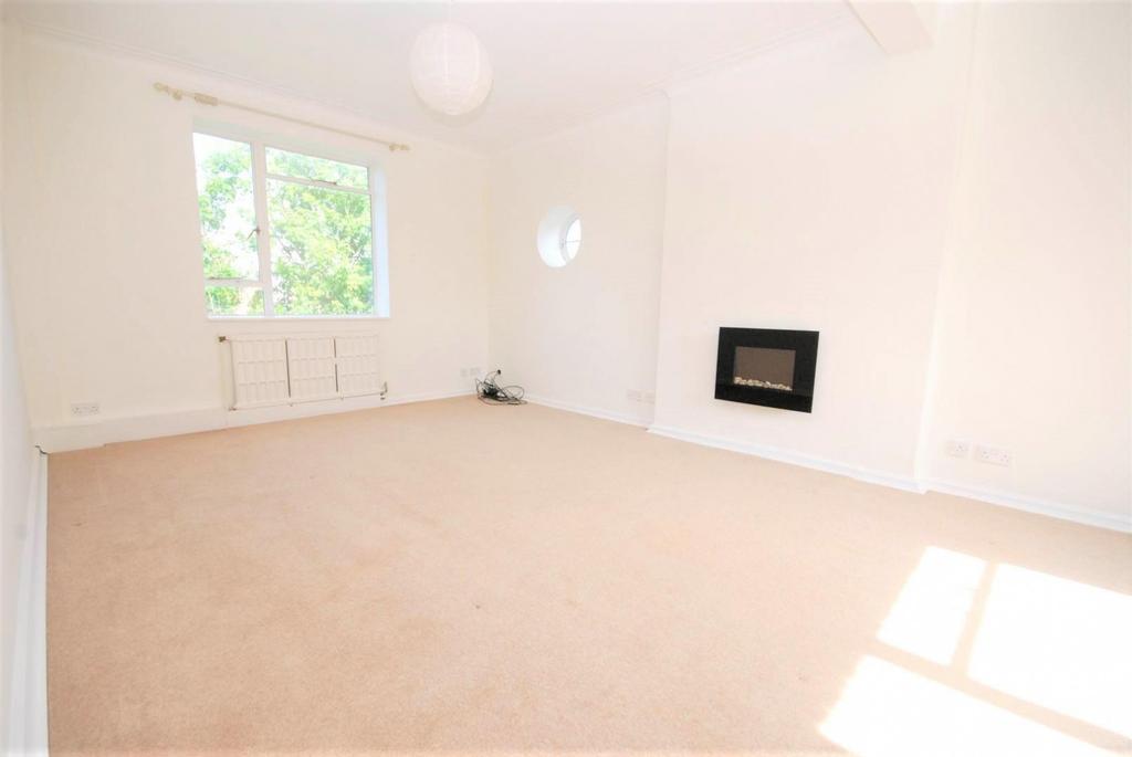 Graham Park Road, Gosforth 2 bed apartment £950 pcm (£219 pw)