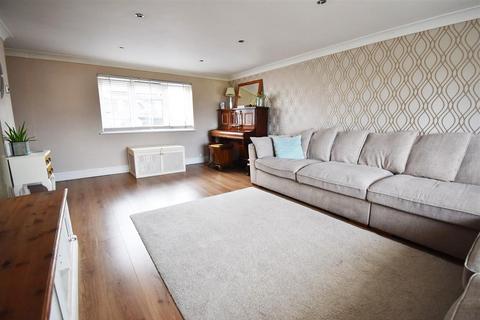 6 Sandy Lane, Chadwell St Mary, Grays, RM16 4LR