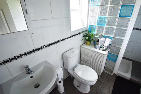 6 Sandy Lane, Chadwell St Mary, Grays, RM16 4LR