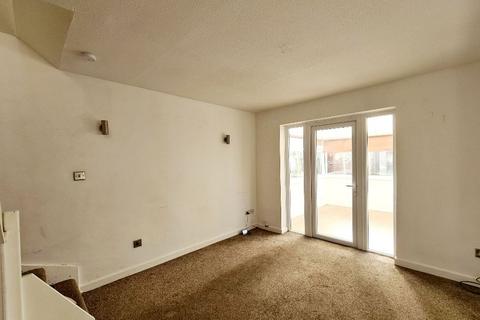 2 bedroom semi-detached house to rent, Fircroft Drive, Hucknall