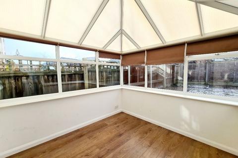 2 bedroom semi-detached house to rent, Fircroft Drive, Hucknall