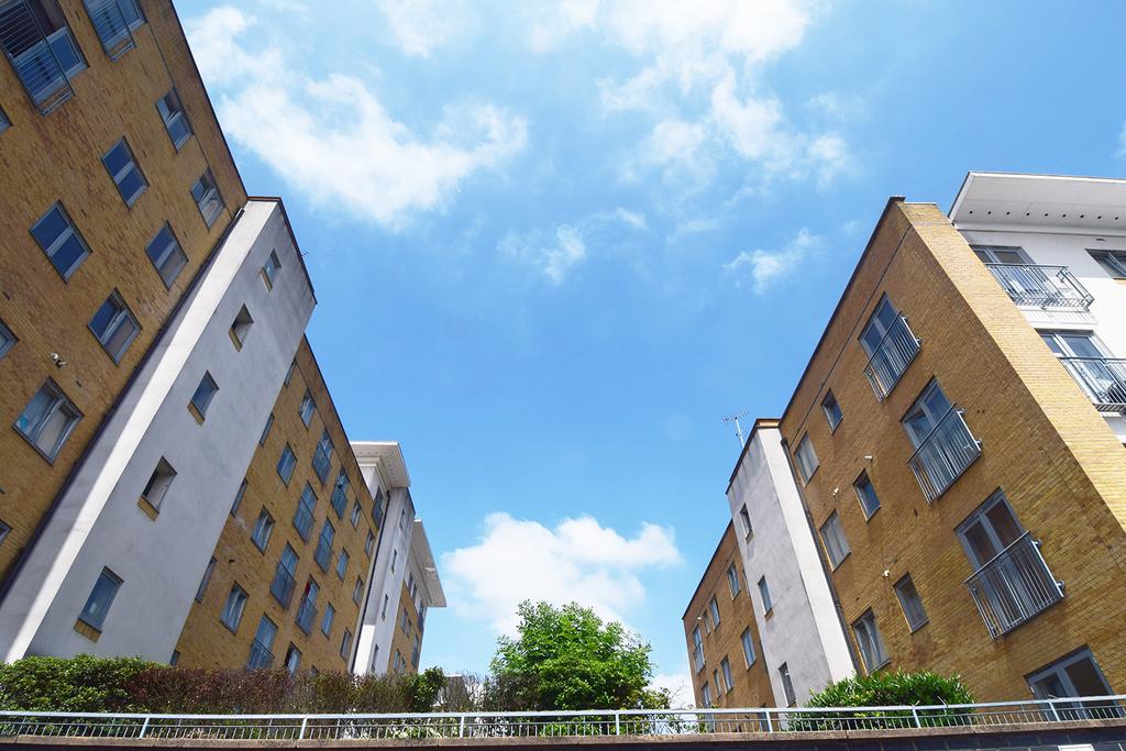 Northolt, UB5 1 bed flat £1,075 pcm (£248 pw)