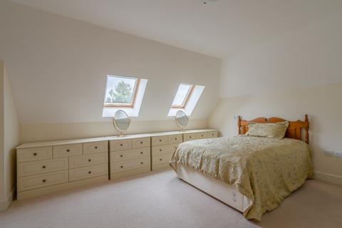 2 bedroom flat to rent, Packhorse Road, Gerrards Cross