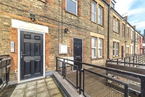 Studio to rent, Ballards Lane, Finchley, N3