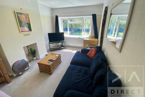 2 bedroom flat to rent, Manor Green Road, Epsom KT19