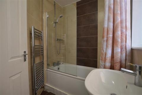 2 bedroom apartment to rent, Albert Road, South Woodford, E18