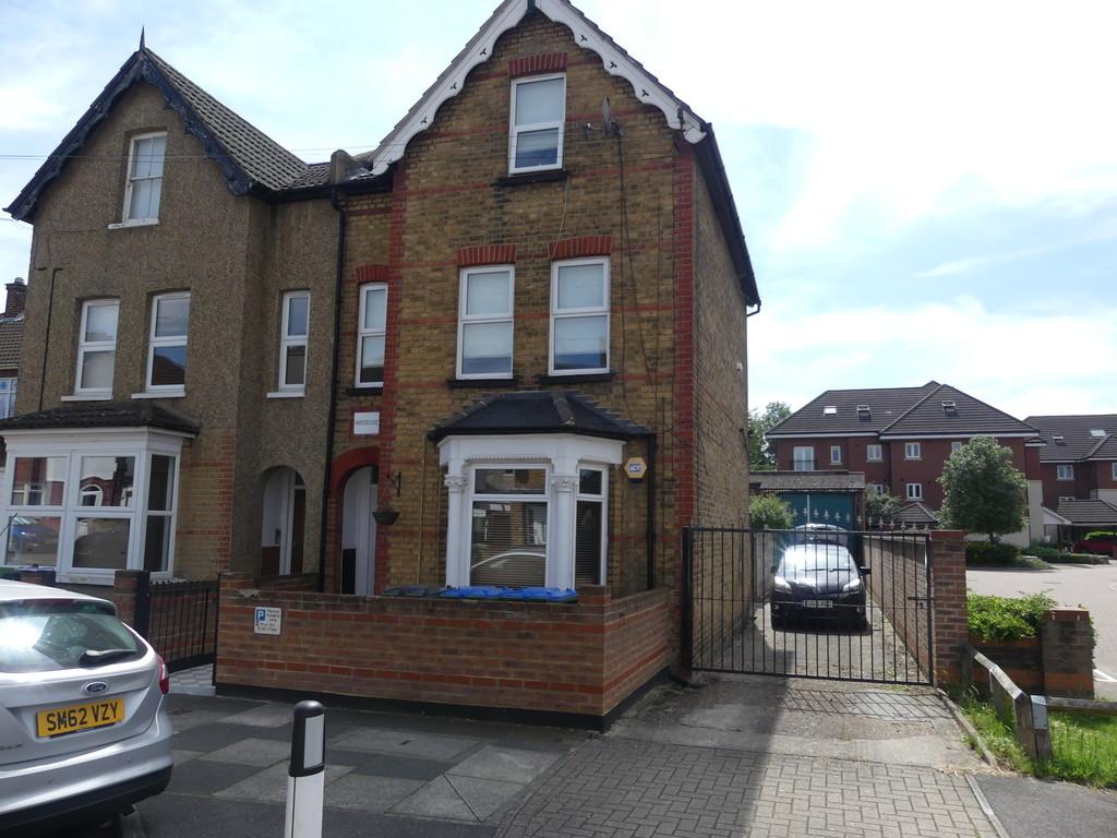 Eastnor Road, London 1 bed apartment £1,100 pcm (£254 pw)