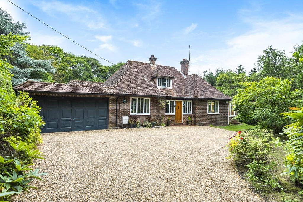Hermongers Lane, Rudgwick, RH12 4 bed detached bungalow £890,000