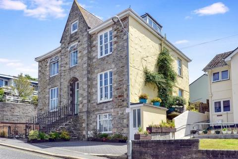 12 Mitchell Hill, Truro, TR1 1EE