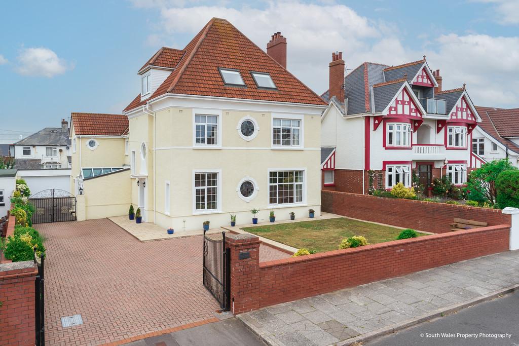 Rayleigh House, 108 Victoria Avenue... 5 bed detached house £895,000