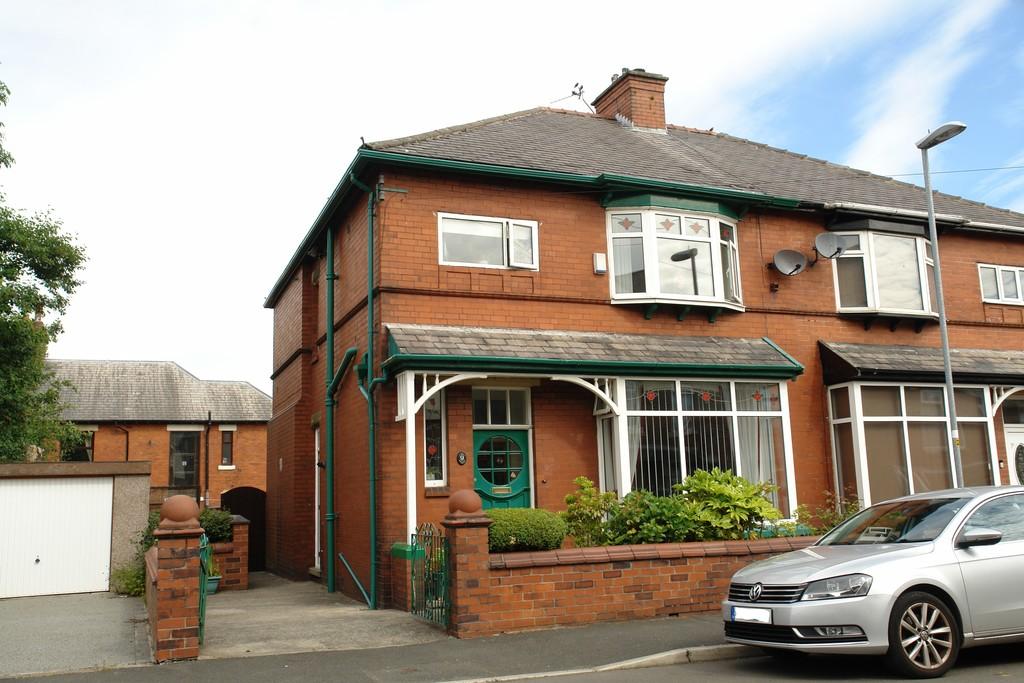 Wesley Street, Royton, Oldham 3 bed semidetached house £214,950