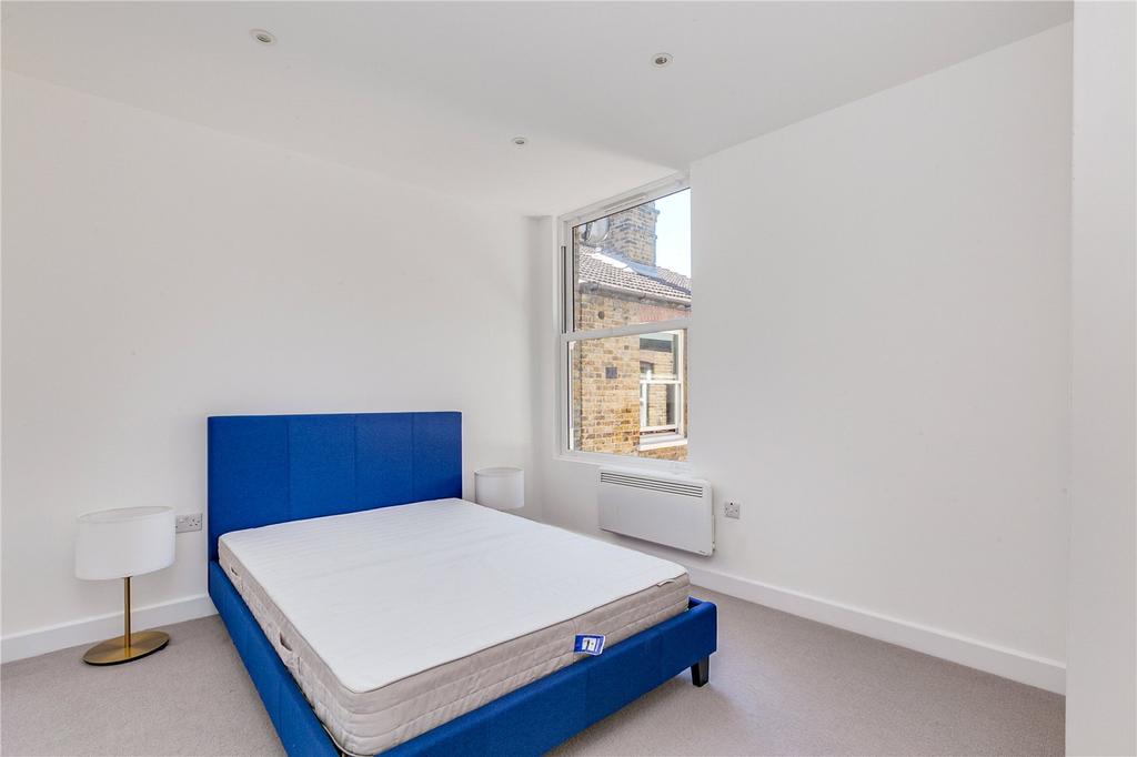 Stapleton Road, London, SW17 3 bed apartment £2,500 pcm (£577 pw)
