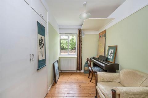 52, Queens Court Queens Road, Richmond, TW10 6LB