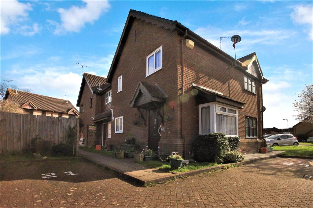 Sutherland Place, Wickford, SS12 1 bed end of terrace house £213,000