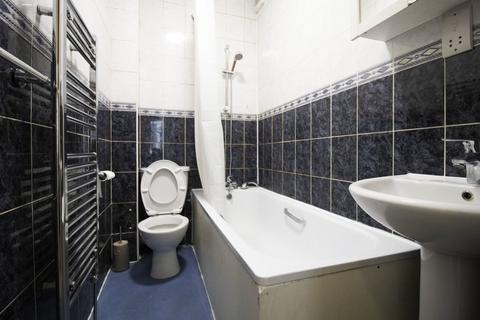 2 bedroom flat to rent, Bethnal Green Road, London E2