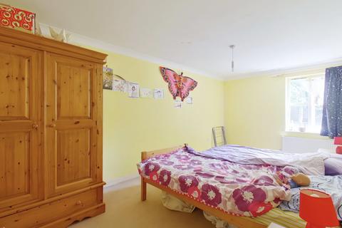15 Sangam Close, Southall, UB2 5JB