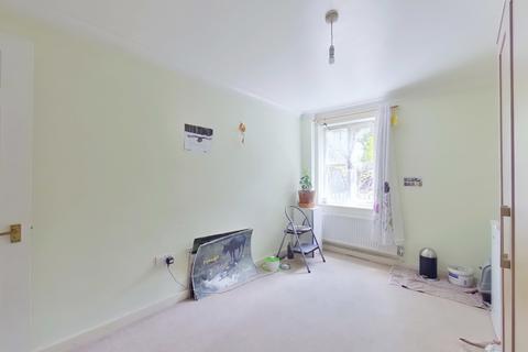15 Sangam Close, Southall, UB2 5JB