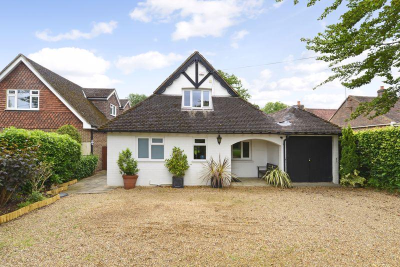 Guildford Road, Cranleigh 4 bed detached house £850,000