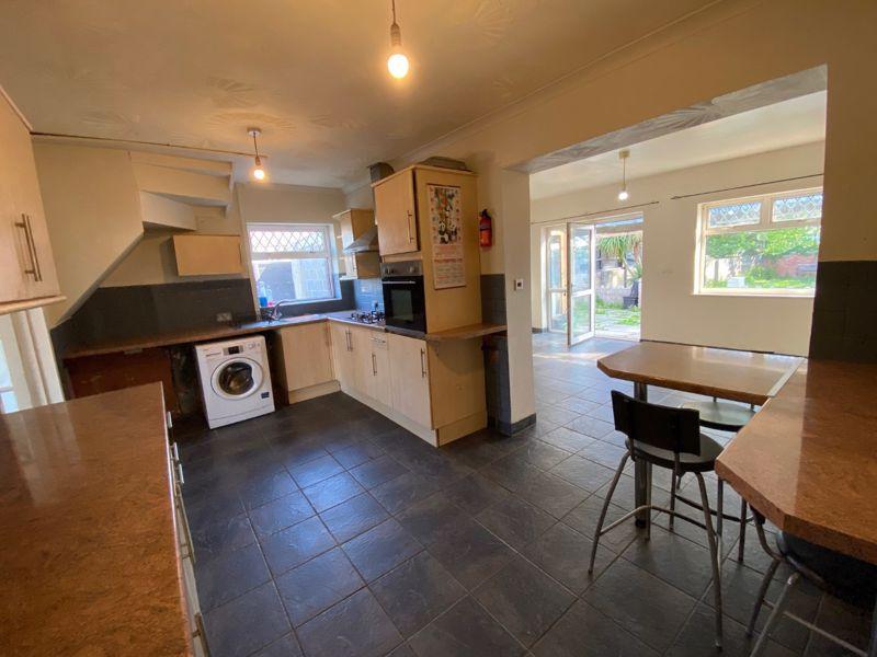 Amroth Road Caerau CARDIFF CF5 5DR 3 bed semidetached house £900 pcm (£208 pw)