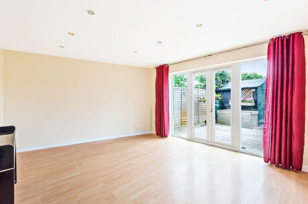 Bowling Green Avenue, Cirencester GL7 2HB 3 bed end of terrace house