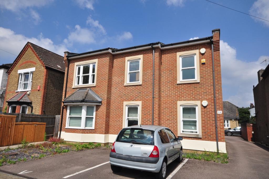 Gabriels Mews Beckenham BR3 2 bed apartment £1,300 pcm (£300 pw)