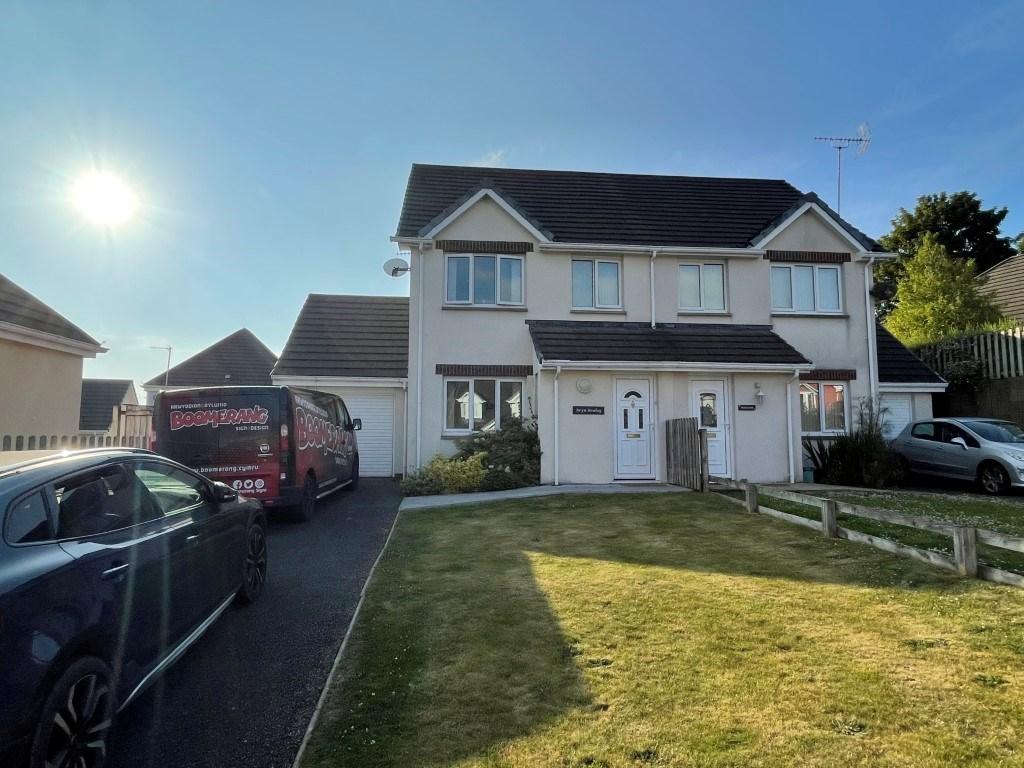 Bryn Deri Close, Adpar, Newcastle Emlyn, SA38 3 bed semidetached house