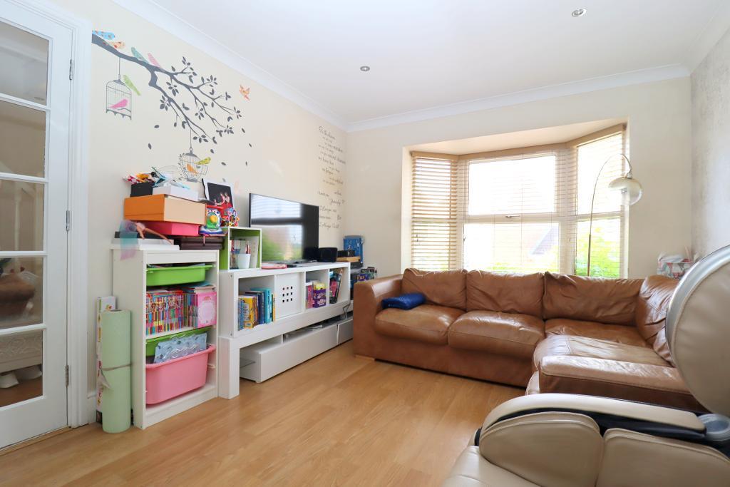 Pomeroy Grove, Bushmead, Luton, Bedfordshire, LU2 7SY 3 bed detached