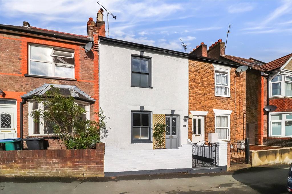 Estcourt Road, Watford, Herts, WD17 3 bed terraced house £1,800 pcm (£415 pw)