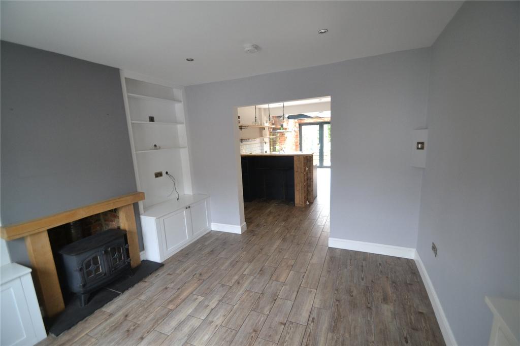 Estcourt Road, Watford, Herts, WD17 3 bed terraced house £1,800 pcm (£415 pw)
