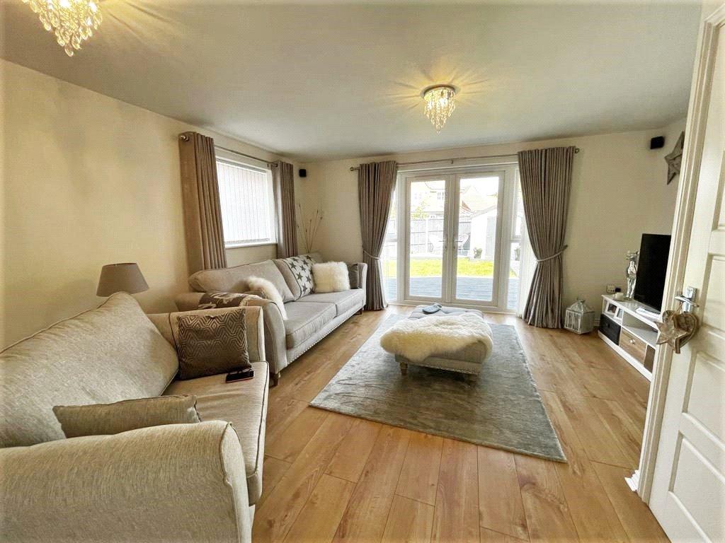 Sunset Way, Evesham, WR11 3 bed semidetached house £245,000