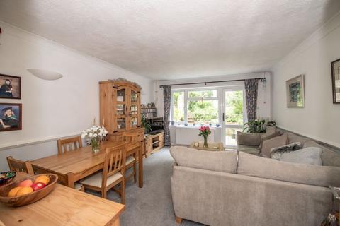 27 Barnett Way, Uckfield, TN22 1XH