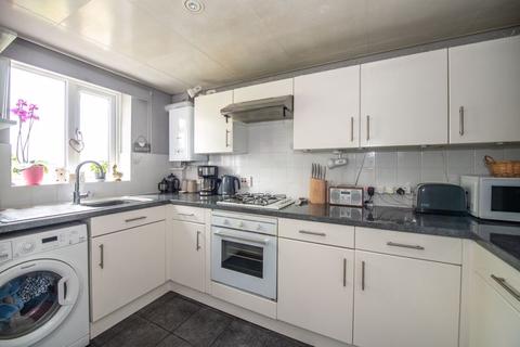 27 Barnett Way, Uckfield, TN22 1XH