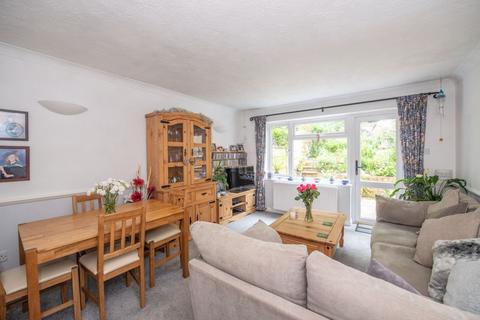 27 Barnett Way, Uckfield, TN22 1XH