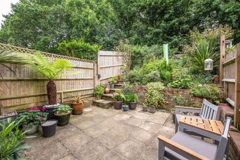 27 Barnett Way, Uckfield, TN22 1XH