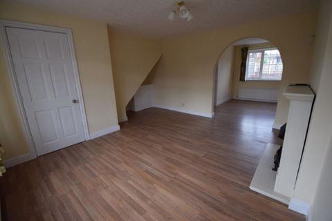 3 bedroom semi-detached house to rent, Bromley Drive, Leigh