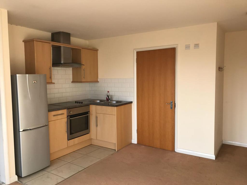 Camp Road, Farnborough Studio £675 pcm (£156 pw)