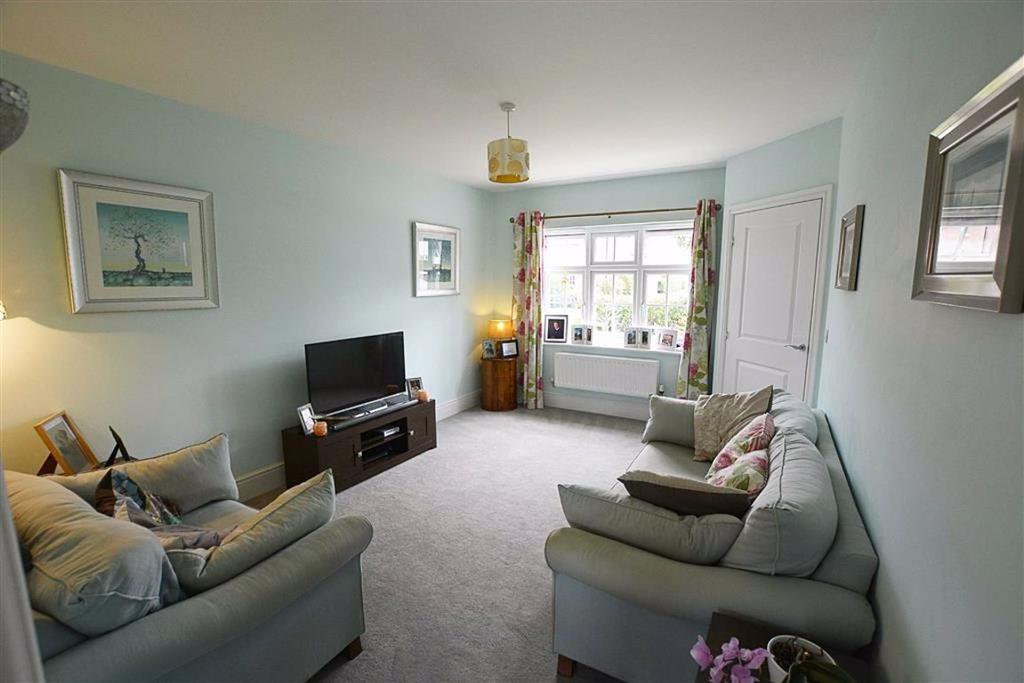 Bridge Keepers Way, Hardwicke 4 bed detached house £375,000