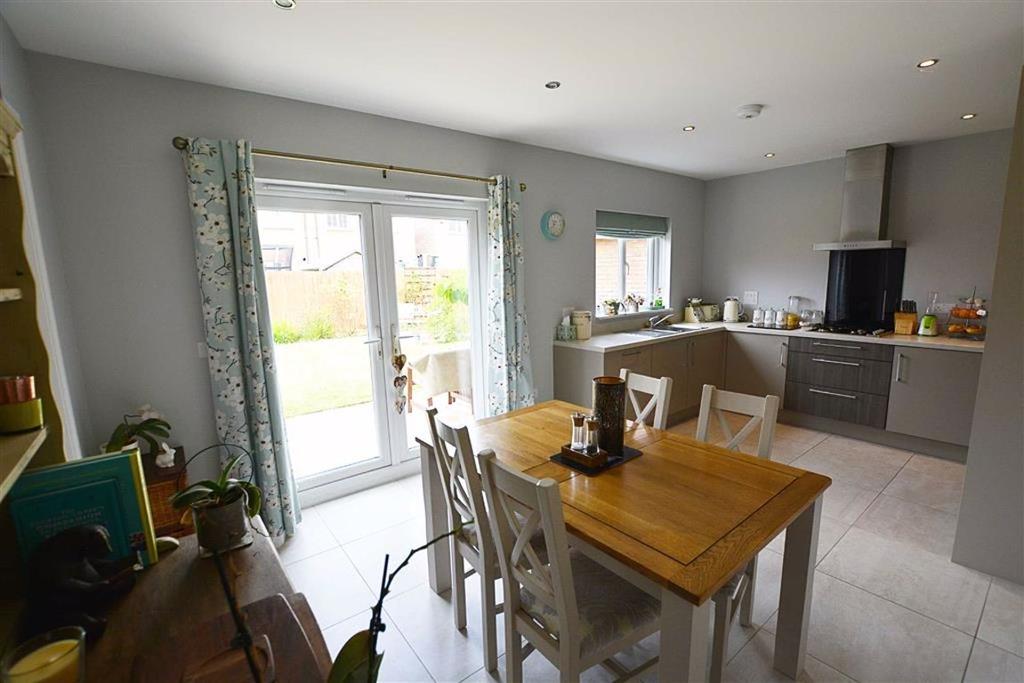 Bridge Keepers Way, Hardwicke 4 bed detached house £375,000