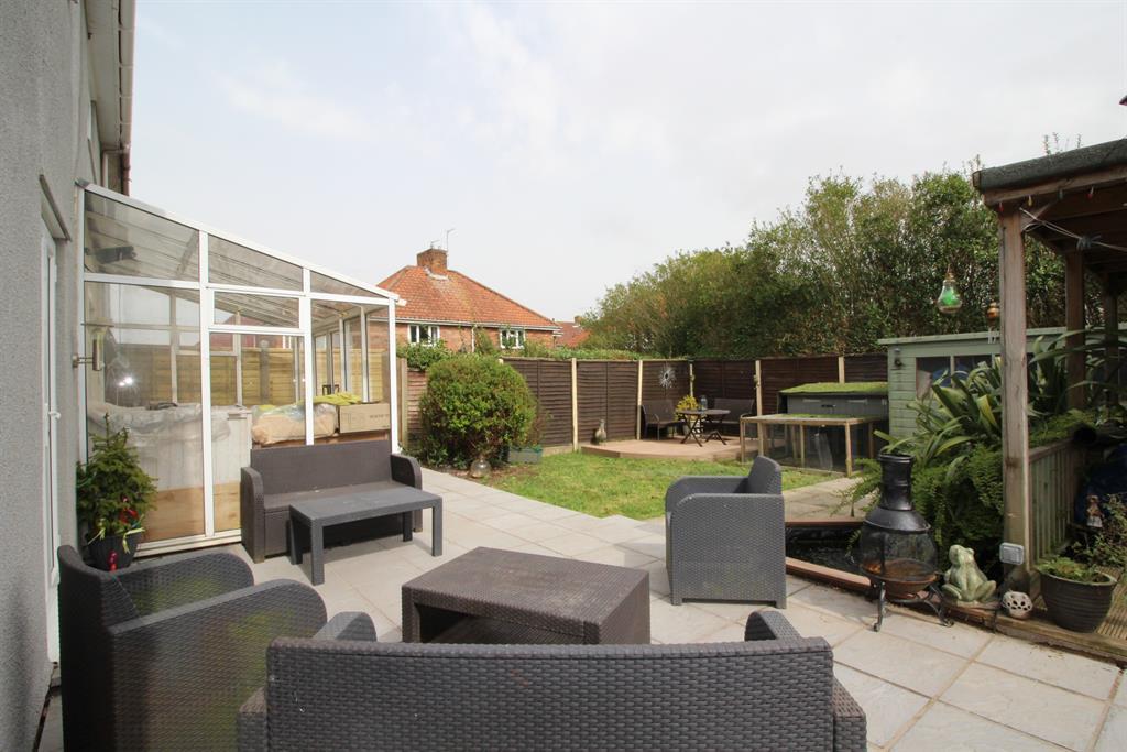 Beechen Drive, Bristol 5 bed semidetached house £2,700 pcm (£623 pw)