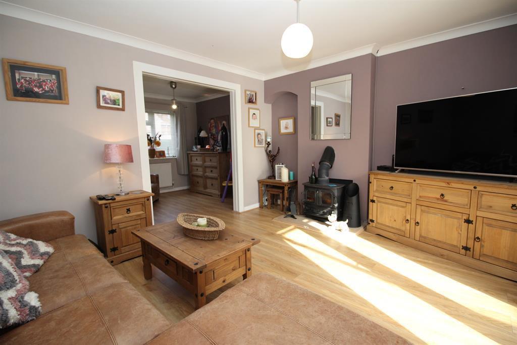 Beechen Drive, Bristol 5 bed semidetached house £2,700 pcm (£623 pw)