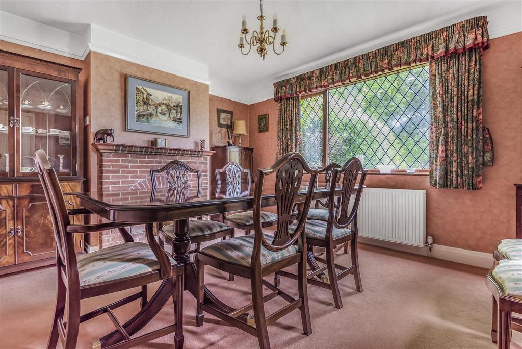 The Fairway, Devizes 4 bed detached house £700,000