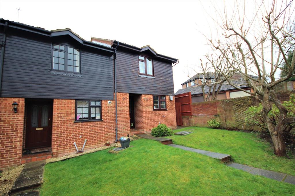 Foxglove Gardens Guildford 2 bed house - £1,300 pcm (£300 pw)