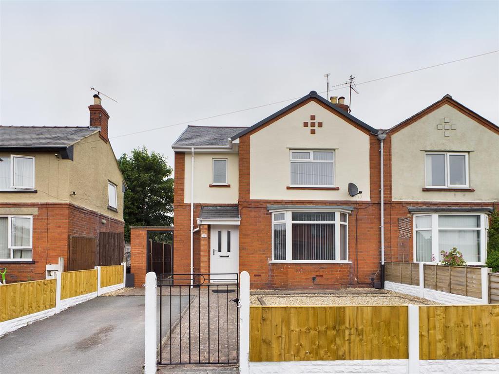 Huntroyde Avenue, Wrexham 3 bed semidetached house £180,000