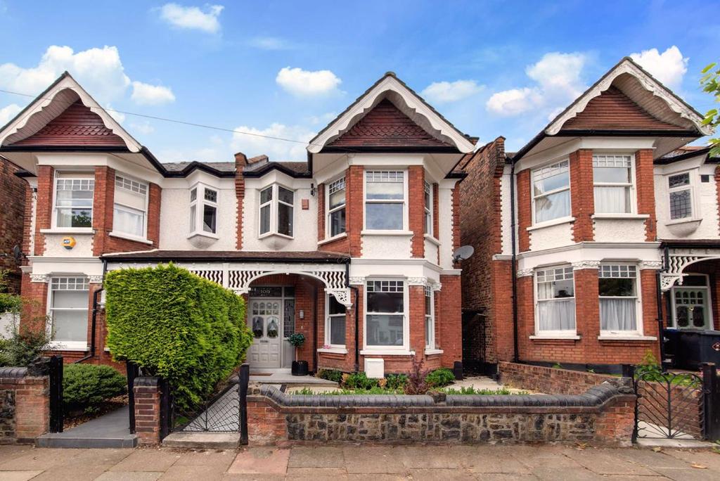 Bow Lane, Finchley, London, N12 4 bed semidetached house £995,000